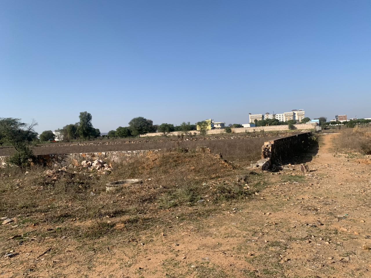 355 square yard, JDA, North, Commercial plot is available for sale at jagatpura — photo 1